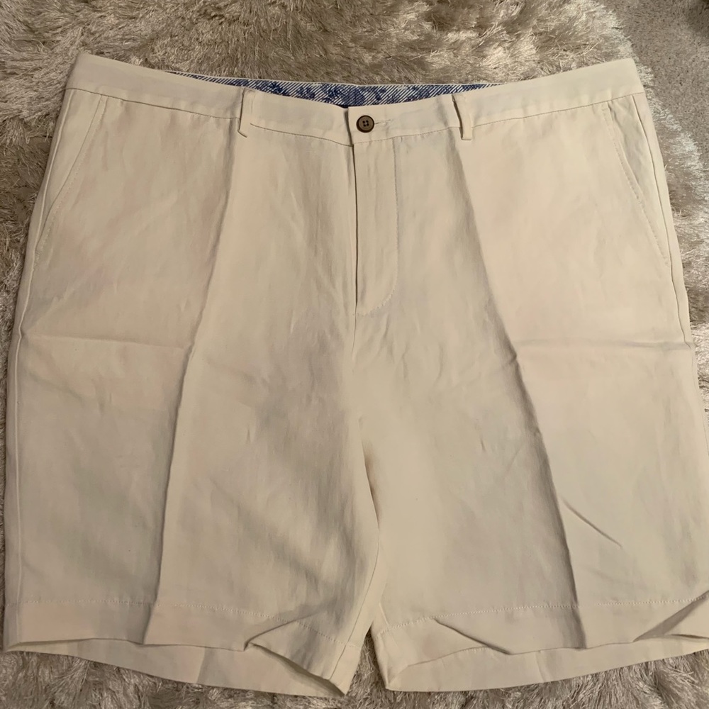 Tommy Bahama men’s linen shorts, 42” waist. Gorgeous! See pics for details.